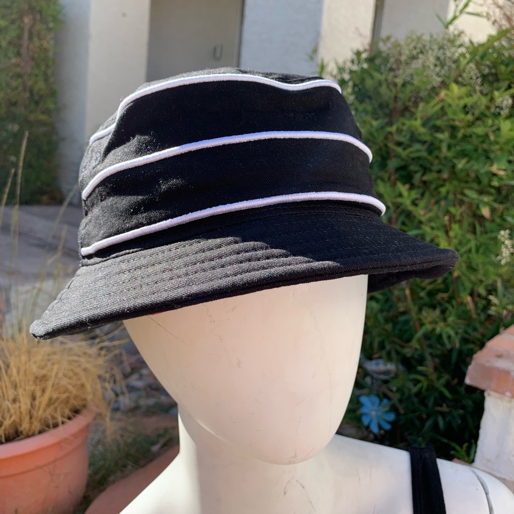 Young &reckless bucket hat black color one size